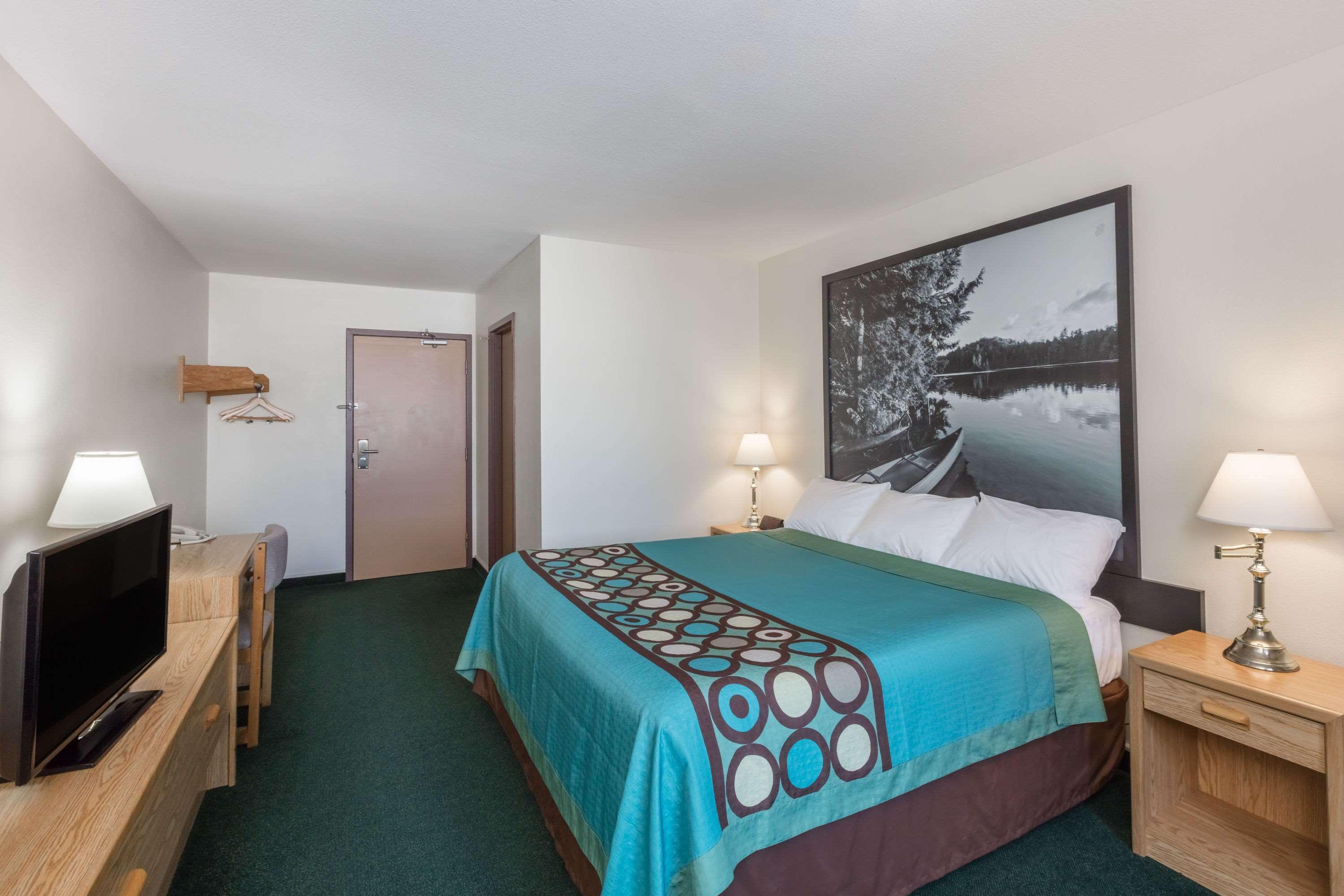 Hotel Super 8 By Wyndham Moose Jaw Sk Exterior foto