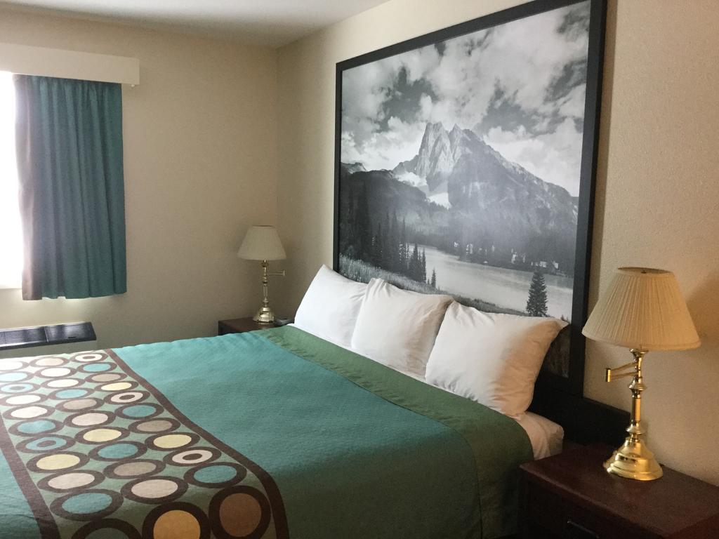 Hotel Super 8 By Wyndham Moose Jaw Sk Exterior foto