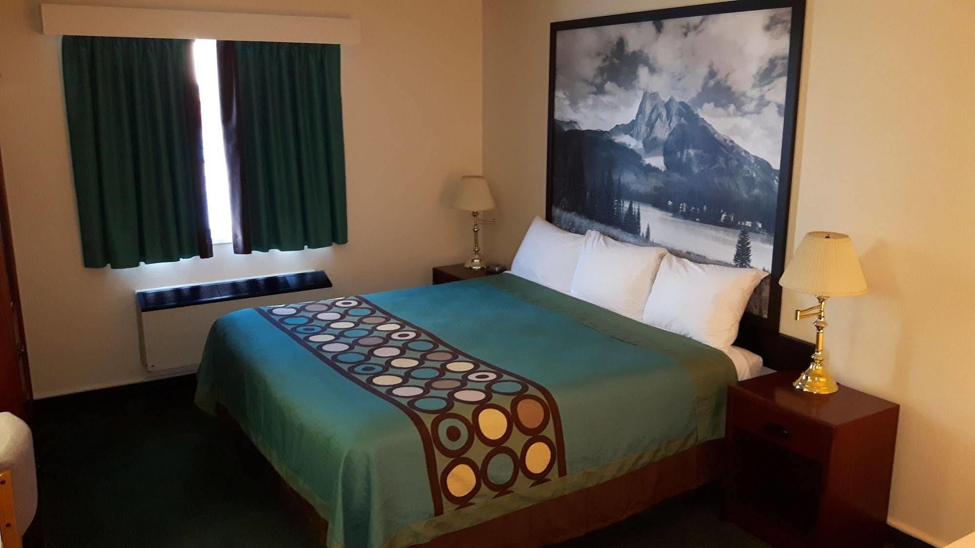 Hotel Super 8 By Wyndham Moose Jaw Sk Exterior foto